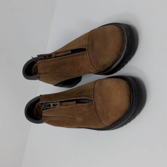 Cole Haan Leather Ankle Booties Chunky Heel Zipper Closure Brazil Brown Size 7B - Picture 3 of 14